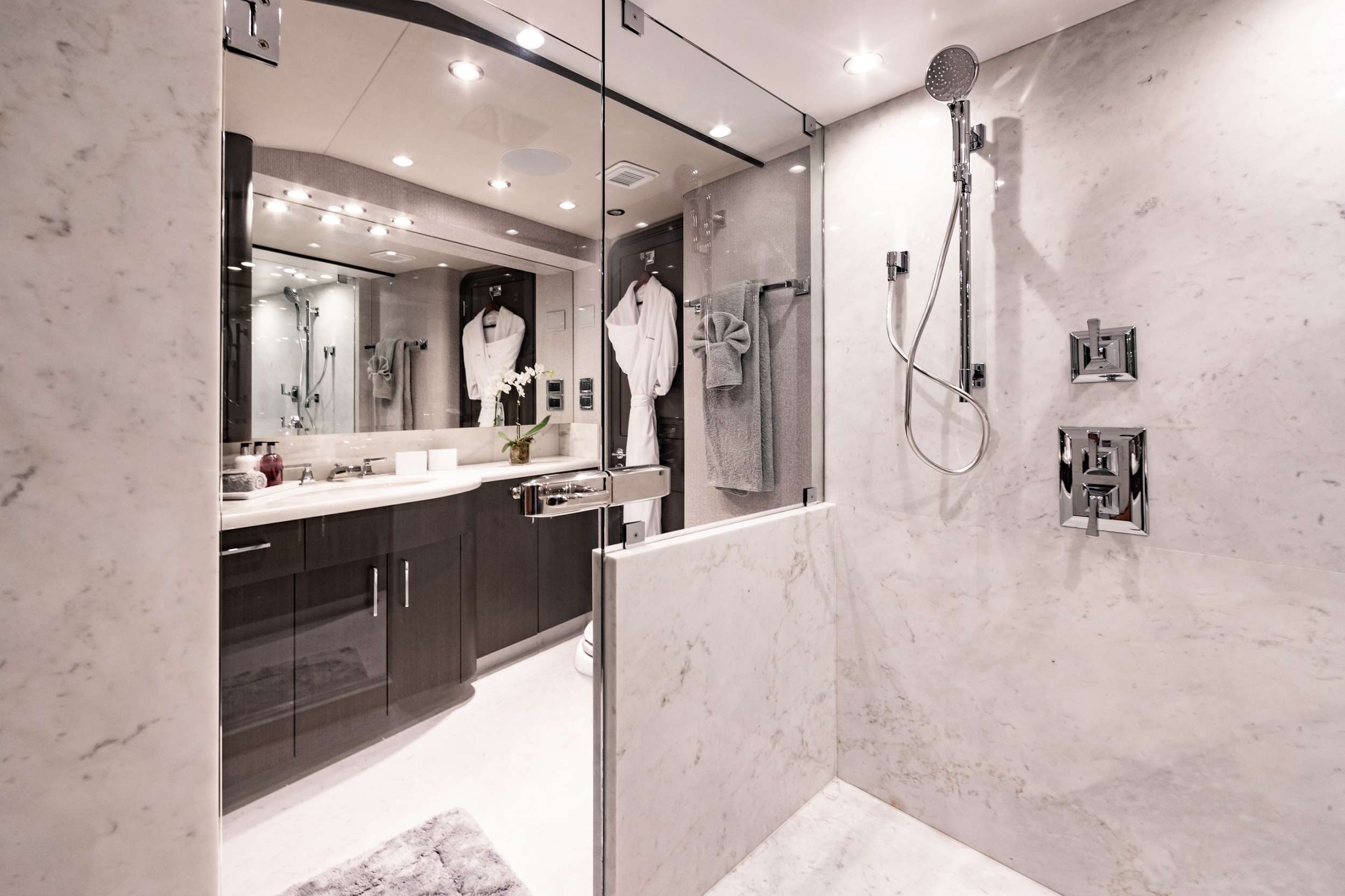 MEMENTO VIVERE Master Ensuite Luxury Yacht Browser by